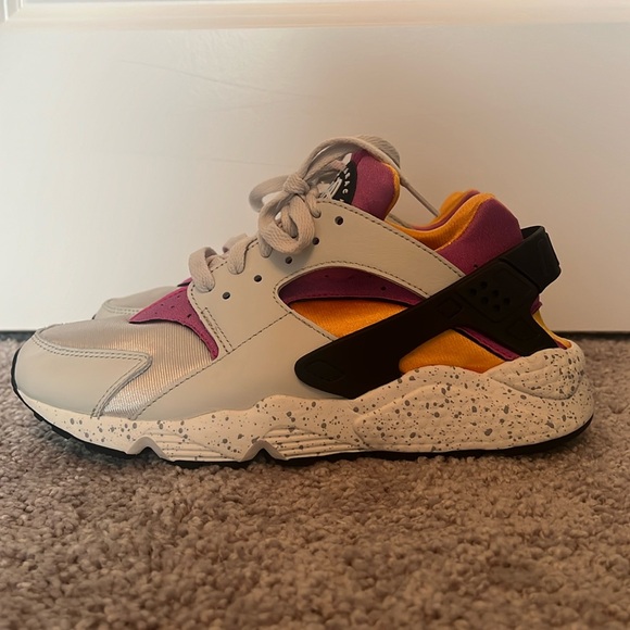 Nike Air Huarache pink and orange sz 8 (university pink gold) - Picture 2 of 9